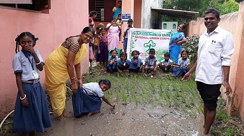மாணவர்களுக்கு நேரடி வேளாண் பயிற்சி: காரைக்கால் அருகே அரசு பள்ளியில் புதிய முயற்சி