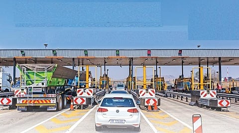 கட்டாயமாகிறது ‘பாஸ்டேக்’- டோல் கேட்டில் இனி காத்திருக்கத் தேவையில்லை..