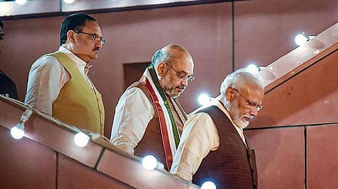 மகாராஷ்டிராவில் பட்னாவிஸ் பதவி விலக முடிவா? - பிரதமர் மோடியுடன் அமித் ஷா ஆலோசனை