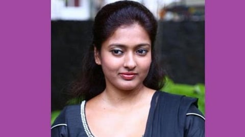 திருமாவளவனை விமர்சித்த விவகாரம்: நடிகை காயத்ரி ரகுராம் மீது 2 பிரிவுகளில் வழக்கு