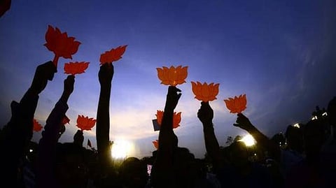 கர்நாடகாவில் நடந்த அதே கதை: எடியூரப்பா பாணியில் தேவேந்திர பட்னாவிஸ் - அவசரப்பட்டதால் பாஜகவுக்கு நேர்ந்த கதி