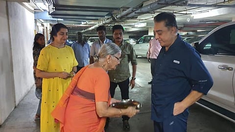 மருத்துவமனையில் இருந்து வீடு திரும்பினார் கமல்ஹாசன்