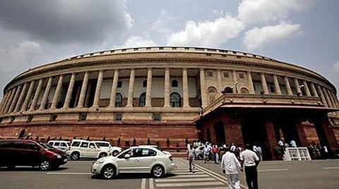 அரசு ஊழியர்களின் ஓய்வு வயது குறைப்பு இல்லை