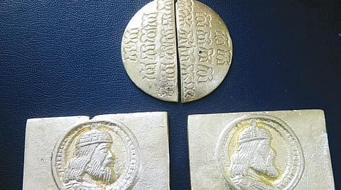 பழங்கால தங்க நாணயம் எனக் கூறி விற்கப்பட்ட போலி தங்கம்.