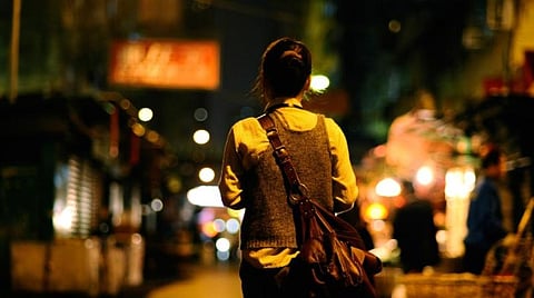 இரவு நேரத்தில் சாலையில் பயணிக்கும் பெண்கள் தற்காத்துக் கொள்வது எப்படி?