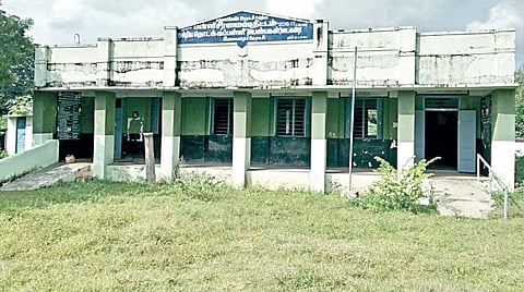 நாகப்பட்டினம் மாவட்டம் வடகரையில் ஒரே ஒரு மாணவிக்காக 4 பேர் பணியாற்றும் அரசுப் பள்ளி: சுகாதாரத்தை மேம்படுத்தி விழிப்புணர்வு ஏற்படுத்த வலியுறுத்தல்