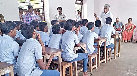 கல்வியை மேம்படுத்த ஆசிரியர்களுக்கு ஒத்துழைப்பு அளிக்க வேண்டும்: மாணவர்களுக்கு புதுவை அமைச்சர் அறிவுரை