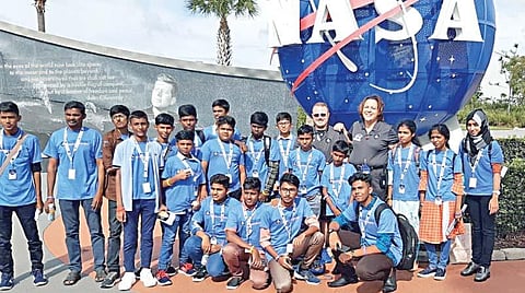 நாசா விண்வெளி மையத்தில் அதிராம்பட்டினம் மாணவர்கள்