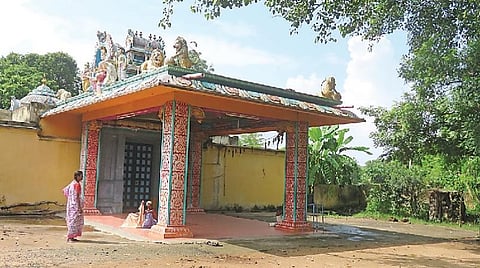 புதுவை பாதி, தமிழகம் பாதி