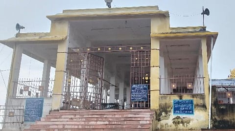 ஆறுவேல் சேர்ந்த ஒரு வேல்