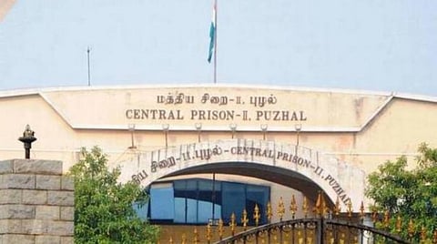 கைவினை பொருட்கள் தயாரிக்க புழல் சிறை கைதிகளுக்கு பயிற்சி