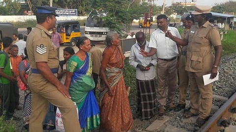 ரயில் தண்டவாளங்களில் சடலமாக மீட்கப்பட்டு விவரம் கண்டறியப்படாமல் அடக்கம் செய்யப்பட்ட 400 சடலங்கள்