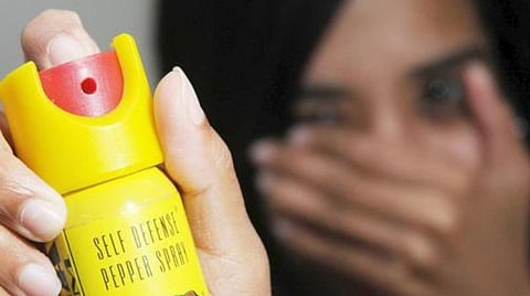 பெண்களின் தற்காப்புக்கு உதவும் பெப்பர் ஸ்பிரே: வீட்டிலேயே செய்வது எப்படி?- வைரலாகும் ஐபிஎஸ் அதிகாரியின் விளக்க வீடியோ