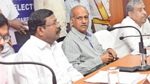 சென்னை மற்றும் 9 மாவட்டங்களைத் தவிர்த்து 27 மாவட்டங்களில் ஊரக உள்ளாட்சித் தேர்தல்: டிச.27 மற்றும் 30 தேதிகளில் வாக்குப்பதிவு; வேட்புமனு தாக்கல் நாளை தொடக்கம்