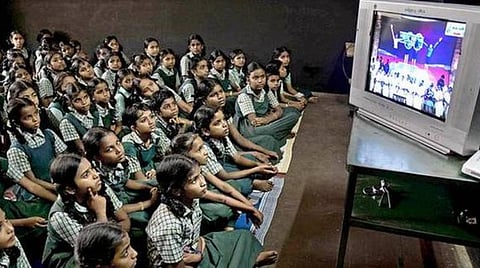 தமிழக அரசின் கல்வி டிவி சேனல் ஒருங்கிணைப்பாளர் அமலன் ஜெரோமை பணி நீக்கம் செய்யக்கோரி வழக்கு: உயர் நீதிமன்றத்தின் நாளை விசாரணை