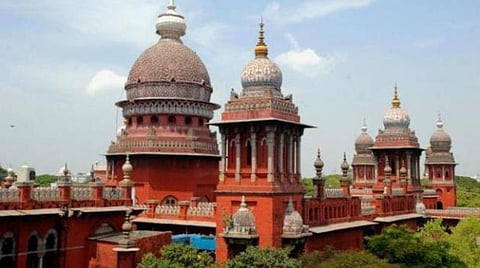 அவதூறு வழக்குகளை ரத்து செய்யக் கோரி மு.க.ஸ்டாலின், ராமதாஸ், தினகரன், சுப்ரமணியன் சுவாமி உட்பட 12 பேர் வழக்கு: அரசு தரப்பில் பதிலளிக்க உயர் நீதிமன்றம் உத்தரவு