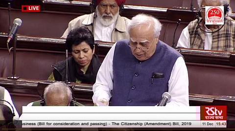 எந்த வரலாற்று புத்தகத்தை படித்து சொல்கிறீர்கள்? - மாநிலங்களவையில் அமித் ஷாவுக்கு கபில் சிபல் சரமாரி கேள்வி