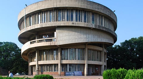 பஞ்சாப் பல்கலைக்கழகத்தில் 18 ஆண்டு காலியாக இருக்கும் தமிழ்ப் பேராசிரியர் பணி: மத்திய அரசு உதவ முஸ்லிம் லீக் எம்.பி. மக்களவையில் வலியுறுத்தல்