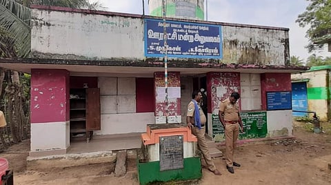 திருவாரூர் மாவட்டம் கொரடாச்சேரி அருகே ஊராட்சி மன்ற அலுவலக பூட்டை உடைத்து வேட்புமனுக்களை திருட முயற்சி?