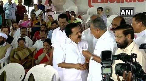 முதல்வர் பினராயி விஜயன் மற்றும் ரமேஷ் சென்னிதாலா