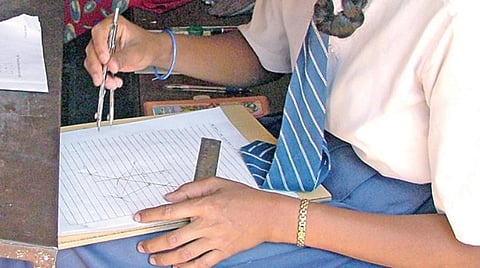 தேர்வுக்குத் தயாரா? -10-ம் வகுப்பு கணிதத்தில் சதம் அடிக்கலாம்!