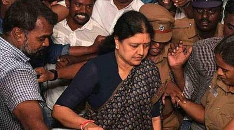 பண மதிப்பிழப்பின்போது அரசு ஒப்பந்ததாரர்களுக்கு ரூ.237 கோடி கடன் கொடுத்த சசிகலா: வருமானவரி துறை விசாரணையில் தகவல்