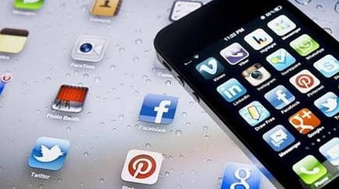 சமூக வலைதளங்களில் அரசியல் பதிவுகள் கூடாது: அசாமில் அரசு ஊழியர்களுக்கு தடை