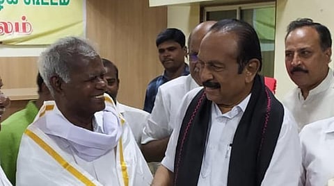 நல்லகண்ணுவுக்கு நேரில் வாழ்த்து தெரிவிக்கும் வைகோ