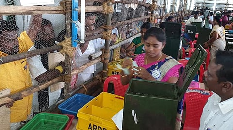 கொடைக்கானலில் 17 தபால் வாக்குகளும் செல்லாதவை: ஒட்டன்சத்திரத்தில் ஒரே ஒரு தபால் வாக்கு மட்டுமே செல்லத்தக்கதாக அறிவிப்பு