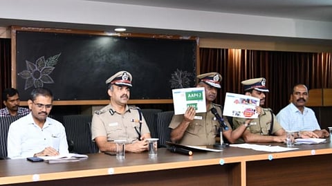 கோலம் போட்டுக் கைதான பெண்களில் ஒருவர் பாகிஸ்தான் பத்திரிகையாளர் அமைப்புடன் தொடர்பில் உள்ள நிறுவனத்தில் பணியாற்றுகிறார் : காவல் ஆணையர் பேட்டி