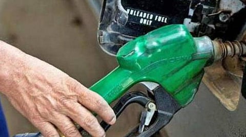கச்சா விலை குறைந்தாலும் பெட்ரோல், டீசல் விலை உயர்வு