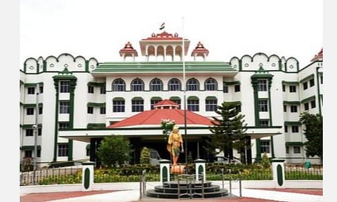 முதுகுளத்தூர் திமுக கவுன்சிலர் ஆஜர்; மனு தாக்கல் செய்த மகனுக்கு அபராதம்: உயர் நீதிமன்றம் அதிரடி