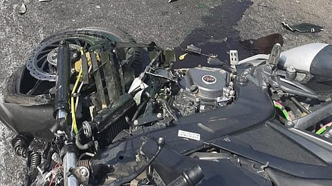 விபத்துக்குள்ளான பைக்.