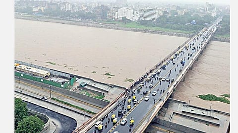 நதிகள் பிறந்தது நமக்காக! - 10: பாலைவன சோலை போன்ற நதி சபர்மதி!