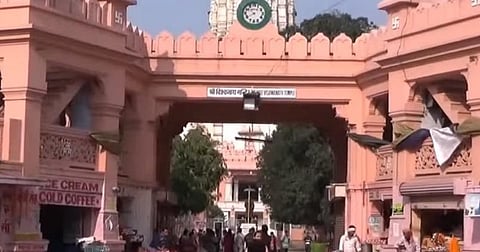 காசி விஸ்வநாதர் கோயில் கருவறைக்குள் செல்ல ஆடைக் கட்டுப்பாடு: பேன்ட், ஜீன்ஸ் அணிய அனுமதியில்லை