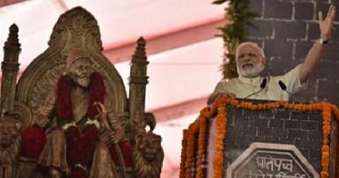 மோடியுடன் சத்ரபதி சிவாஜியை ஒப்பிட்டு அவமதிப்பு: புத்தகத்தைத் தடை செய்ய வேண்டும்; சிவசேனா