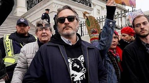 காலநிலை மாற்றம் போராட்டத்தில் கைது செய்யப்பட்ட 'ஜோக்கர்' நாயகன்