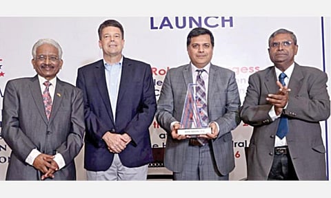 அமெரிக்க பல்கலைக்கழகங்களின் இந்திய பிரதிநிதிகள் சங்கத்தின் தொடக்க விழாவில் (இடமிருந்து) சங்கத்தின் தலைவர் டாக்டர் பால் செல்லகுமார், சென்னையில் உள்ள அமெரிக்க தூதரக துணைத் தூதர் ராபர்ட் ஜி பர்கஸ், அமெரிக்க வர்த்தக விவகார அதிகாரி மனோஜ் தேசாய், சங்க செயலாளர் சபேசன் மாணிக்கவாசகம்.