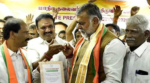 புதுச்சேரி பாஜக தலைவராக தேர்வு செய்யப்பட்டுள்ள சாமிநாதன் (இடப்பக்கத்தில் இருப்பவர்). படம். எம்.சாம்ராஜ்