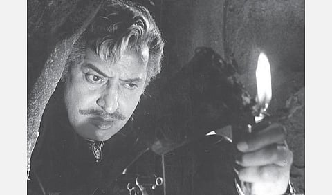 பாம்பே வெல்வட் 18: வில்லாதி வில்லன்கள்