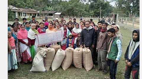 குடியுரிமை சட்டத்துக்கு எதிராக போராட நிதி திரட்ட நெல் விற்கும் அசாம் விவசாயிகள்