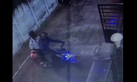 கேள்விக்குறியாகும் பெண்களின் பாதுகாப்பு: பீர்க்கங்கரணையில் வீடு புகுந்து பெண்களிடம் நகைப்பறிப்பு; கத்திமுனையில் கொள்ளையர்கள் அராஜகம்