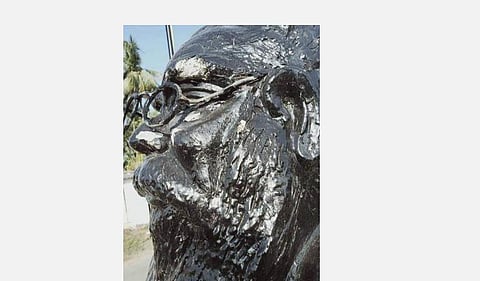 காஞ்சிபுரம் அருகே மர்ம நபர்கள் தாக்குதலால் பெரியார் சிலை சேதம்: பலத்த போலீஸ் பாதுகாப்பு