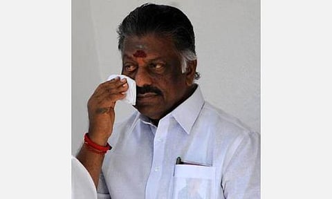 ஓ.பன்னீர்செல்வம் உள்ளிட்ட 11 எம்எல்ஏக்கள் தகுதி நீக்க வழக்கை விரைந்து விசாரிக்க வேண்டும்: உச்ச நீதிமன்றத்தில் திமுக முறையீடு