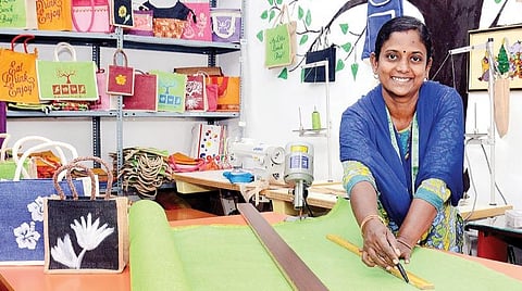 முகம் நூறு: வழிகாட்டிகளாக உயர்ந்து நிற்கும் பெண்கள்