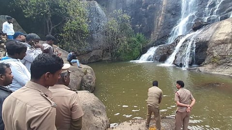 கல்லட்டி நீர் வீழ்ச்சியில் தண்ணீரில் மூழ்கி இருவர் பலி?