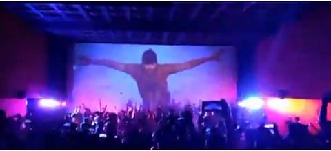 ’சுறா’ மறுவெளியீட்டைக் கொண்டாடித் தீர்த்த விஜய் ரசிகர்கள்