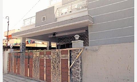 கோவை மசக்காளிபாளையத்தில் திருட்டு சம்பவம் நடந்த தொழிலதிபரின் வீடு. படம்: ஜெ.மனோகரன்