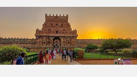 தஞ்சை பெரிய கோயில் குடமுழுக்கு தமிழிலும் சம்ஸ்கிருதத்திலும் நடத்தப்படும்: இந்து சமய அறநிலையத்துறை மதுரை கிளையில் தகவல்