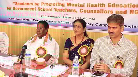 முதல்வர் நாராயணசாமியுடன் நிகழ்ச்சியில் பங்கேற்ற ராணி.